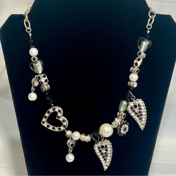 BLV Chunky Chrm Necklace Pearl Beads Blk‎ Wht Slvr EUC - Picture 1 of 9
